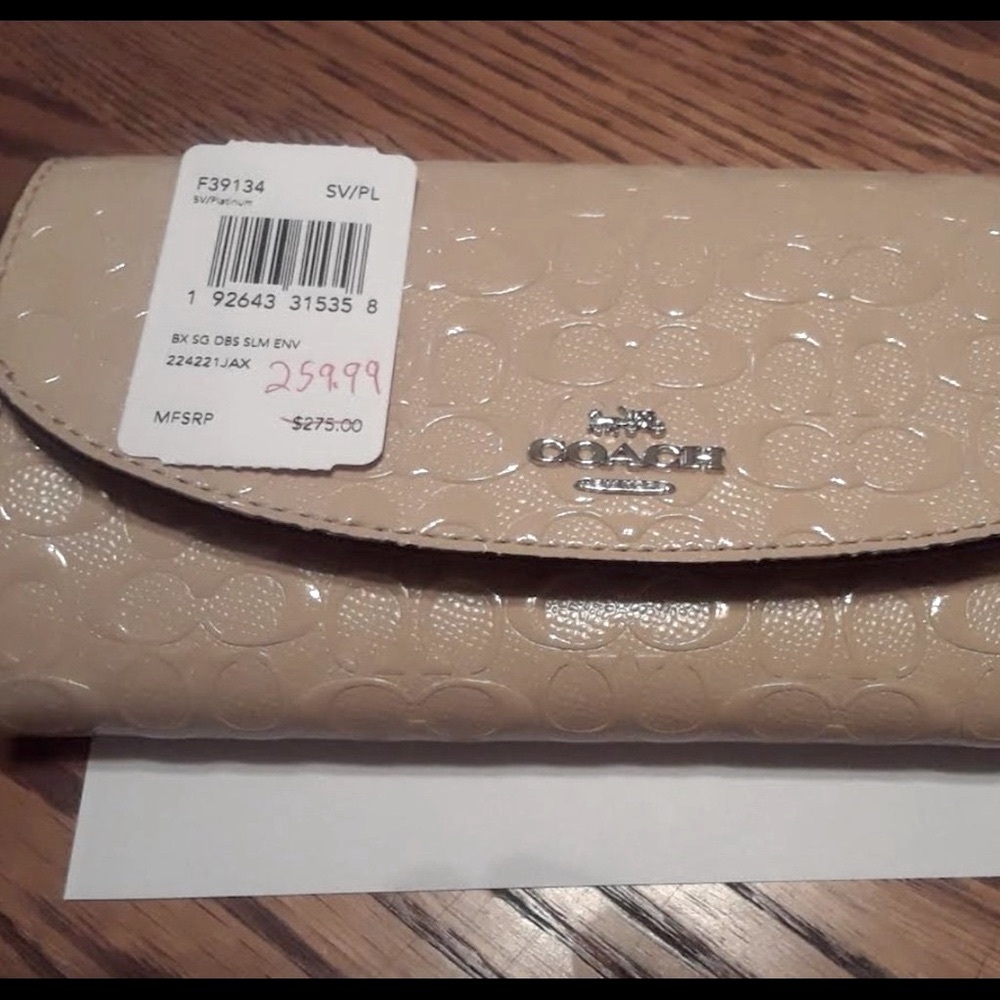 NWT Coach envelope Wallet in signature Patent leather